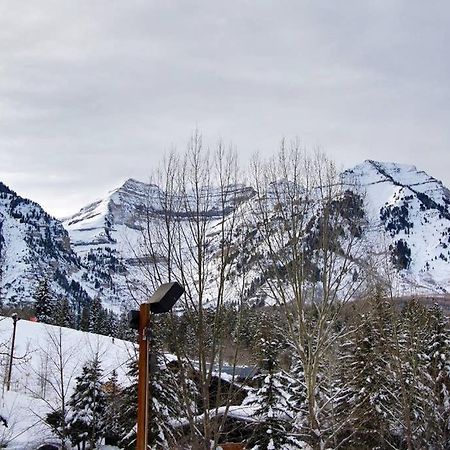 Log Cabin On The Stream Sundance, Utah Bagian luar foto