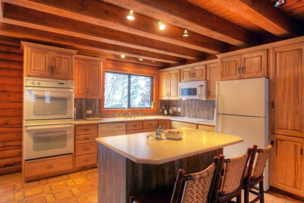 Log Cabin On The Stream Sundance, Utah Bagian luar foto