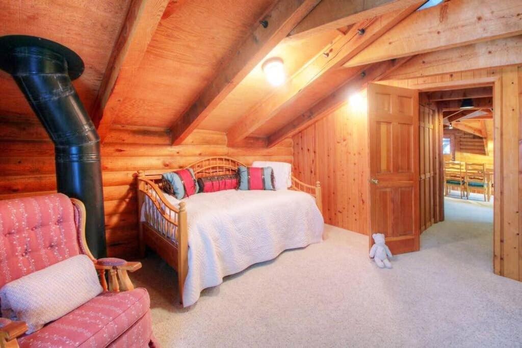 Log Cabin On The Stream Sundance, Utah Bagian luar foto
