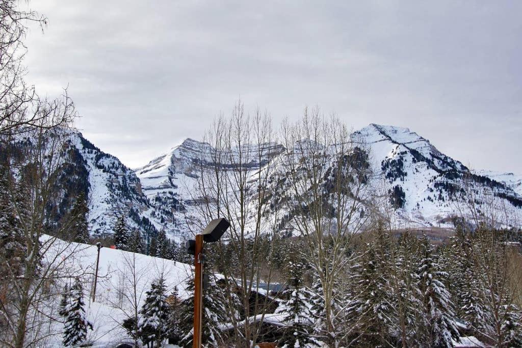 Log Cabin On The Stream Sundance, Utah Bagian luar foto
